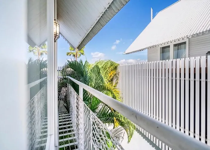 Villa Modern 3bdr - - Walk To Finns & Atlas Club *